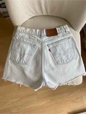Vintage Levi’s 531 Perfect Light Wash High Waisted Shorts size 27